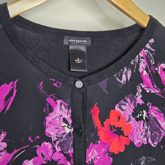 ANN TAYLOR Womens Black and Pink Floral Button Front Long Sleeve Sweater Size S - Picture 3 of 8
